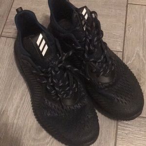 Men’s size 9 Adidas alphabounce